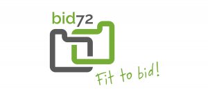 het logo van bid72: twee gestileerde gespiegelde vormen, één groen, één grijs, die biedkaarten voorstellen en te lezen zijn als het woord 'bid'