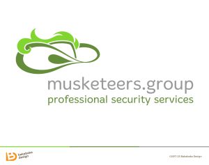 Een logo voor een IT security bedrijf. Het beeld is een witte musketiershoed in groene lijnen, met een felgroene pluim bovenop. Daar schuin onder de tekst 'musketeers.group, professional security services'.